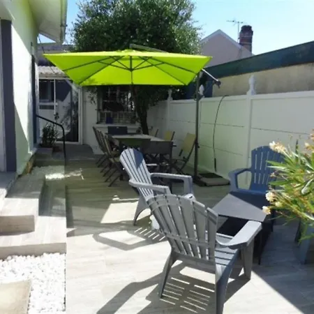 House Charmante Entierement Renovee Villa *